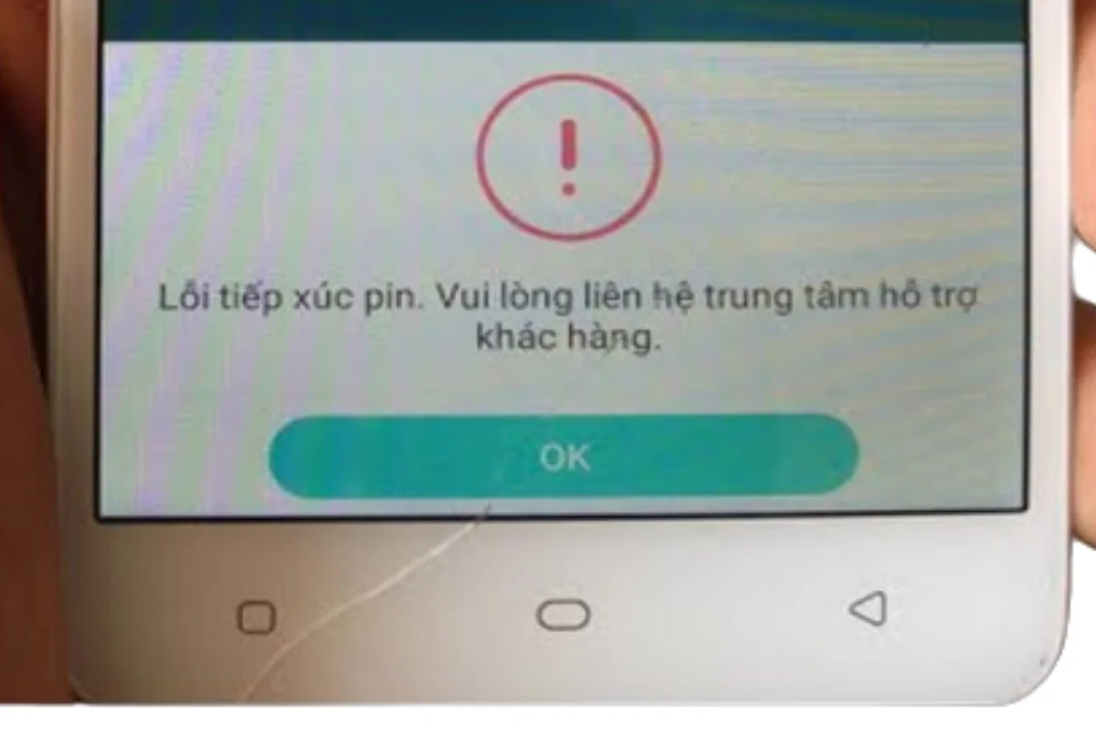 Lỗi tiếp xúc pin gây ra hiện tượng sạc chập chờn.