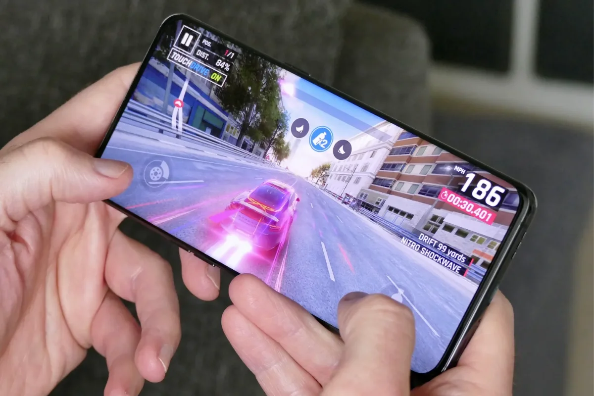 OPPO Find X5 Pro giúp chơi game mượt mà