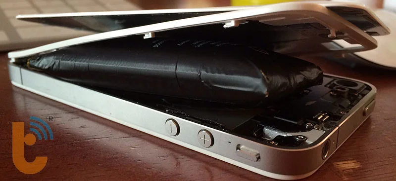 Phần lưng máy hay nơi đặt pin bị phồng lên, máy không khép kín được,