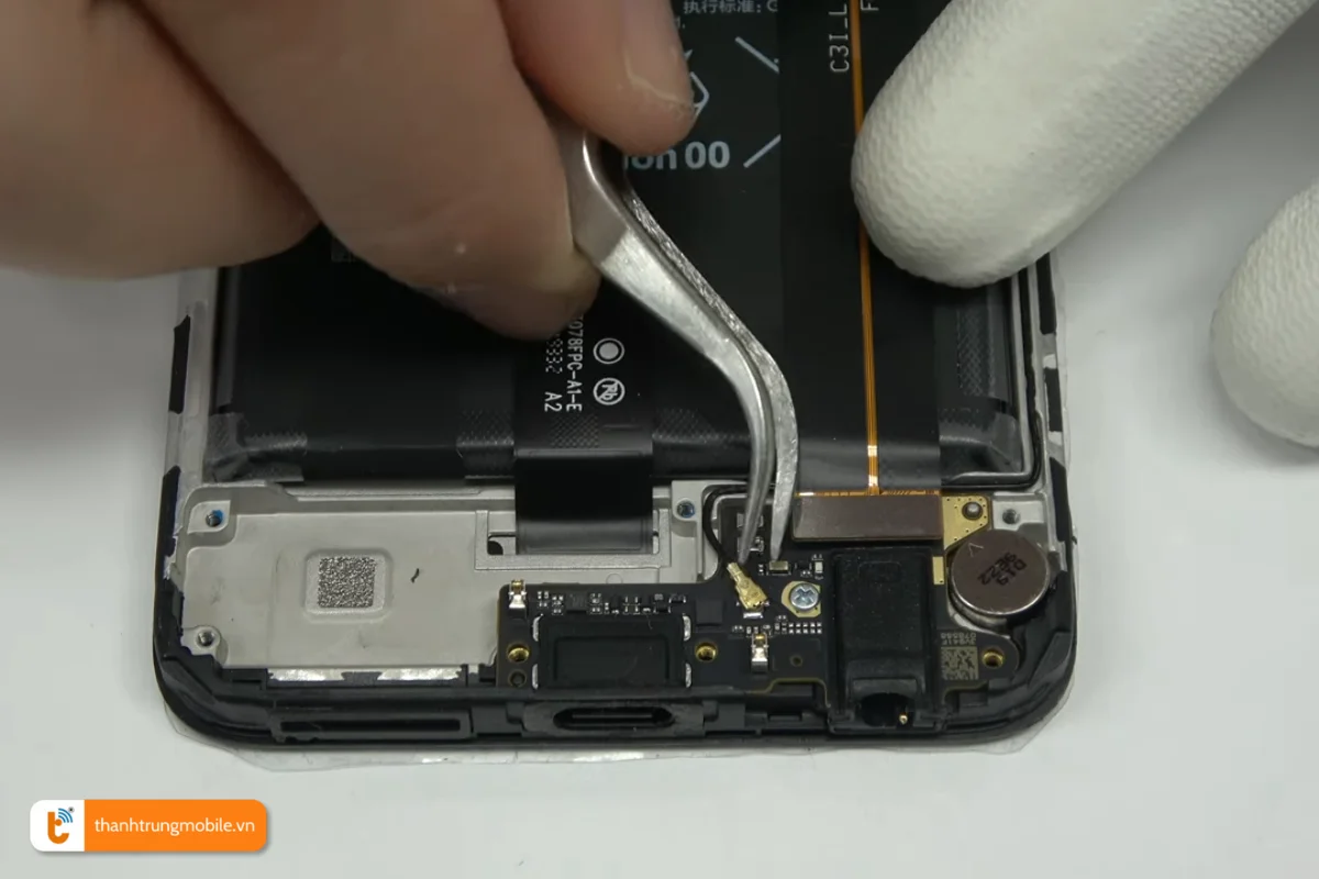 Quy trình thay chân sạc Redmi 8 tại Thành Trung Mobile