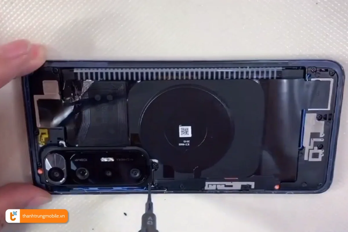 Quy trình thay màn hình điện thoại Xiaomi Mi 10S tại Thành Trung Mobile