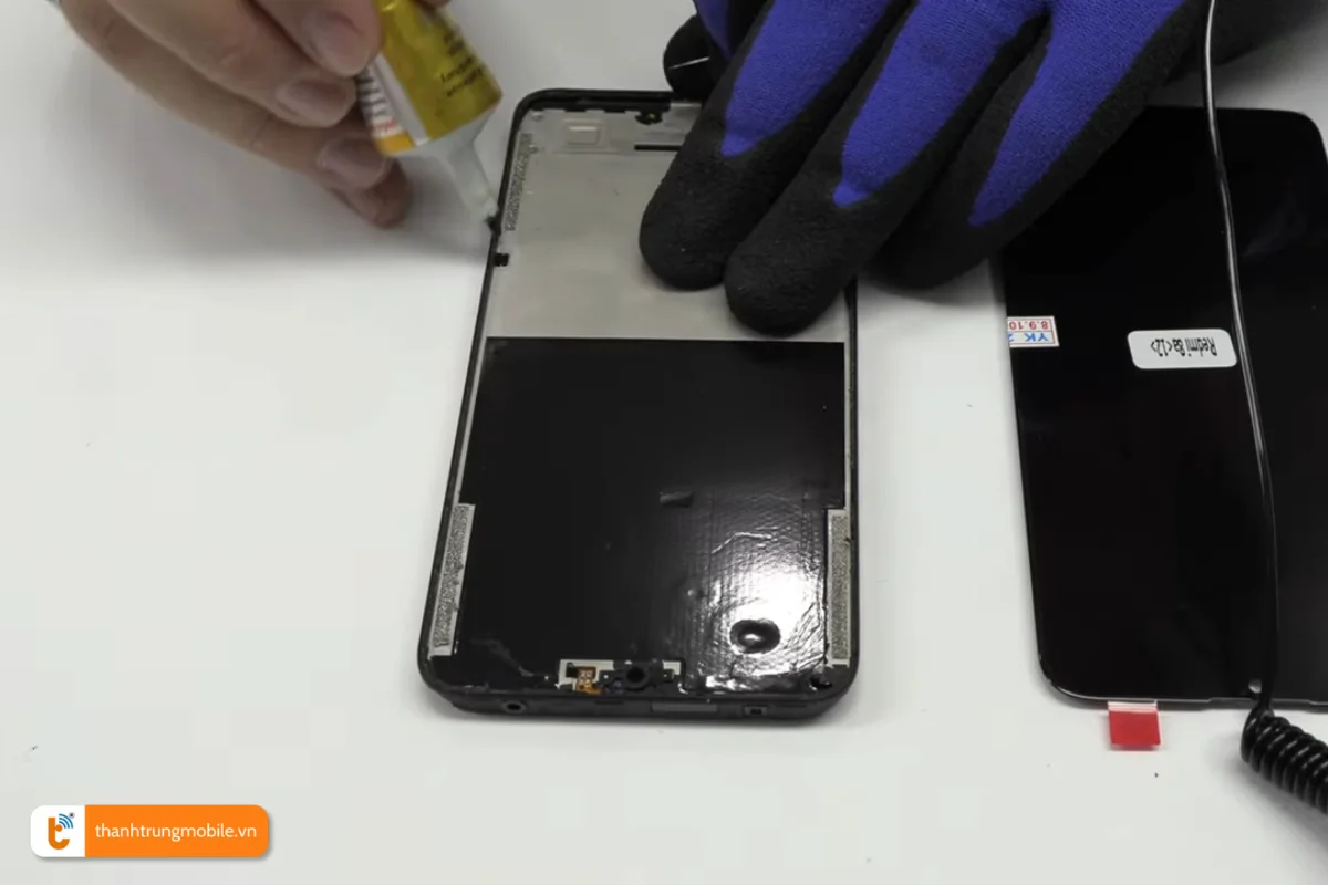 Quy trình thay màn hình mới cho Xiaomi Redmi 8 tại Thành Trung Mobile