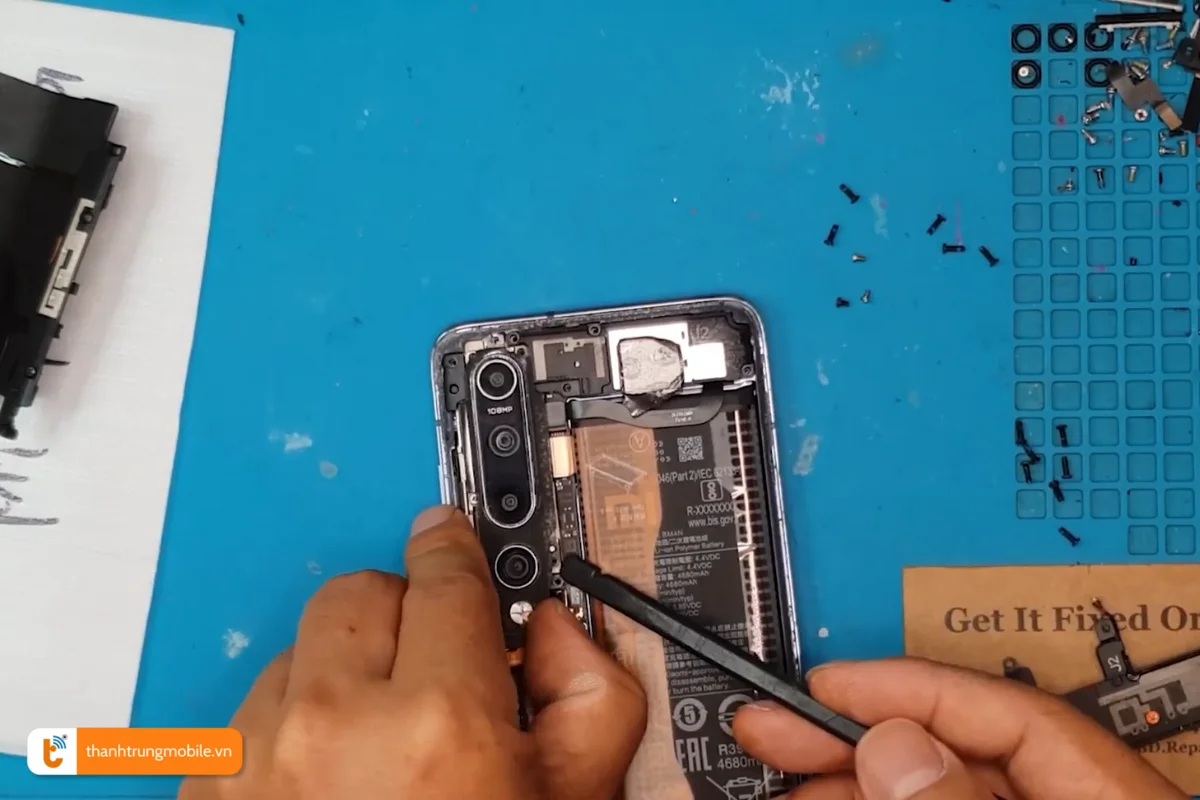 Quy trình thay màn Mi 10 tại Thành Trung Mobile