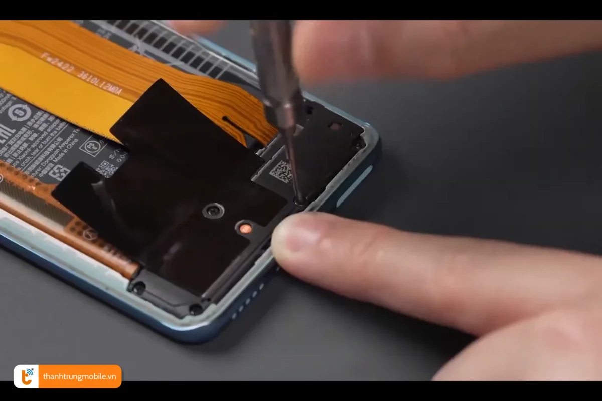 Quy trình thay mới chân sạc Redmi K50 tại Thành Trung Mobile