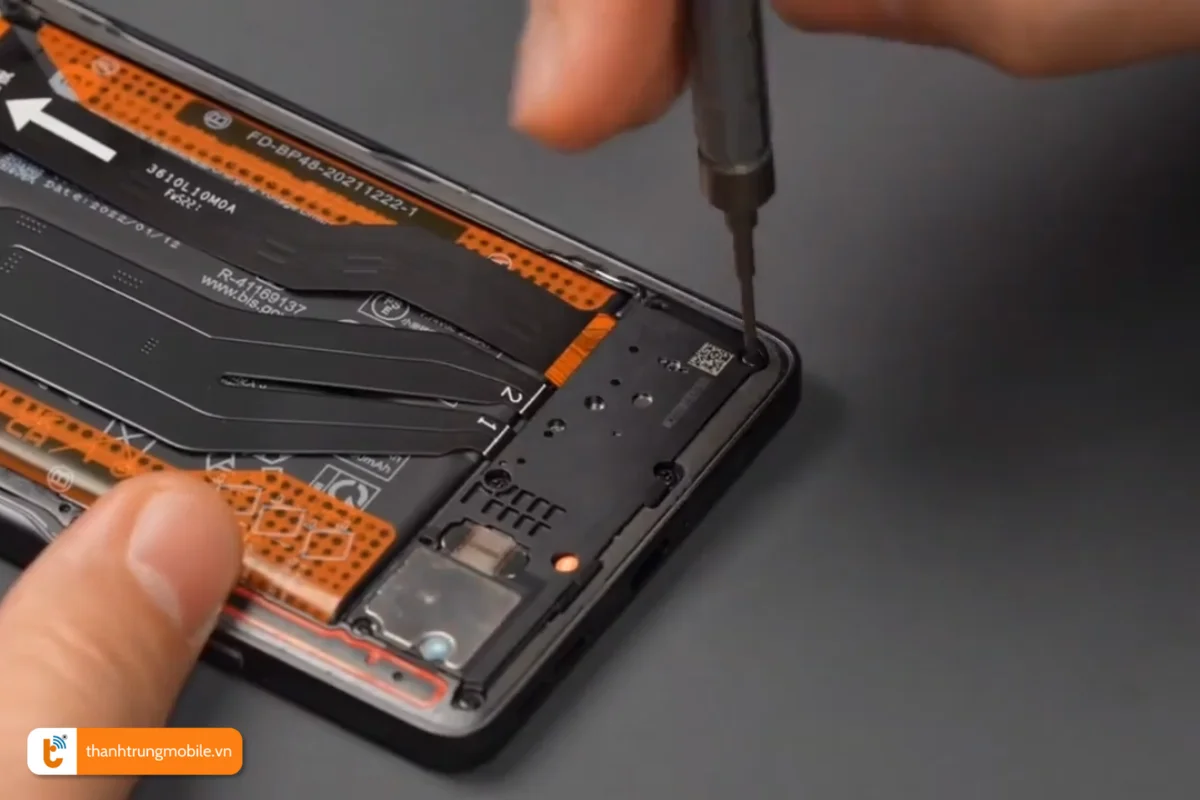 Quy trình thay mới pin điện thoại Redmi K50 tại Thành Trung Mobile