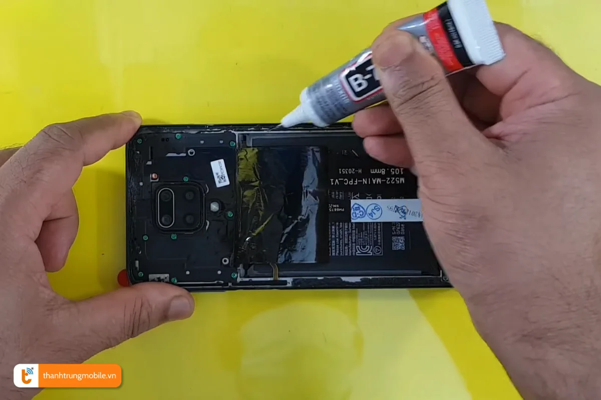 Quy trình thay nắp lưng điện thoại Xiaomi Redmi Note 9S tại Thành Trung Mobile