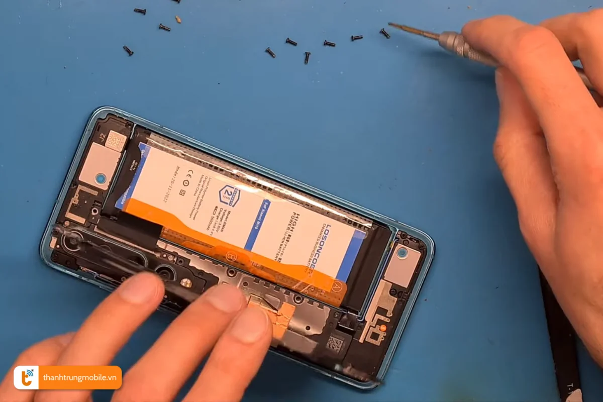 Quy trình thay thế pin Xiaomi Mi 10 tại Thành Trung Mobile 