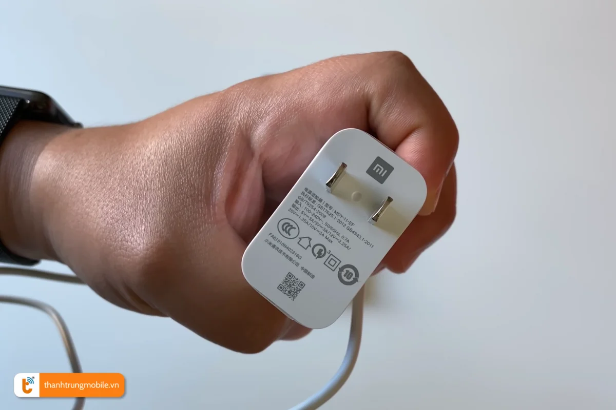 Sử dụng cáp sạc chính hãng phù hợp với Xiaomi Mi 10