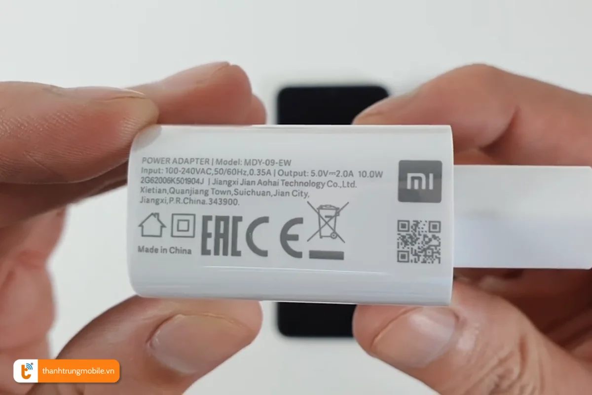 Sử dụng củ sạc chính hãng tương thích với thiết bị Redmi 9A để đảm bảo an toàn