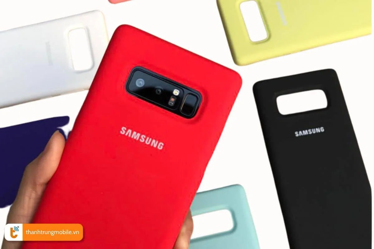 Sử dụng ốp lưng bảo vệ màn hình Samsung Note 8