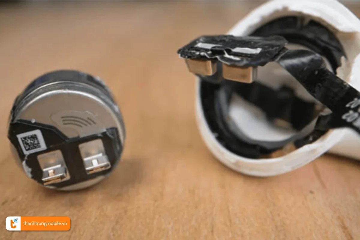 Tình trạng rơi vỡ có thể gây hỏng pin tai nghe AirPods 3