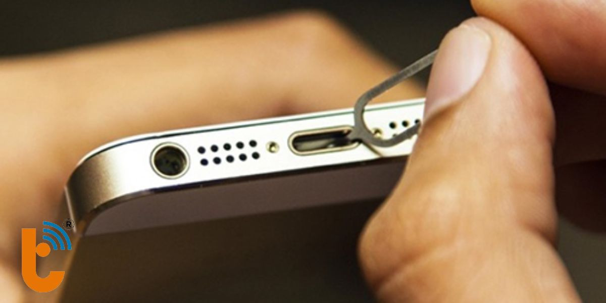 Vệ sinh cổng sạc trên iPhone