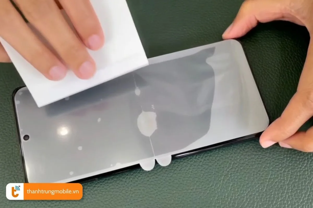 xu ly cac van de thuong gap khi dan mat kinh cuong luc dien thoai