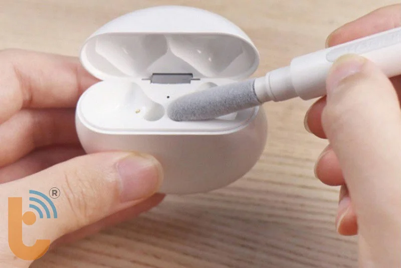 Vệ sinh tại nghe Airpods