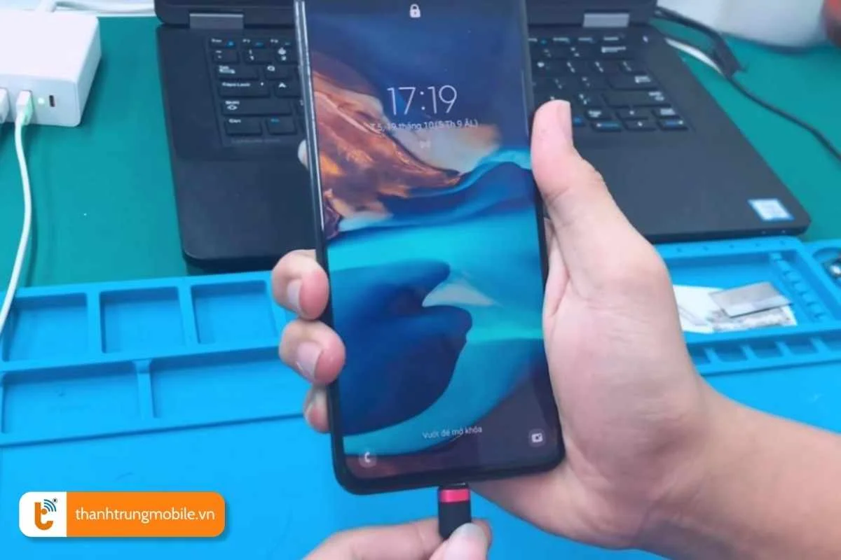 dau hieu can sua chan sac samsung galaxy f