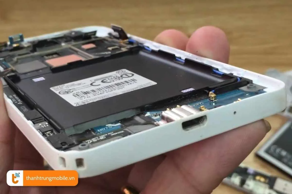 dau hieu can sua chan sac samsung galaxy j