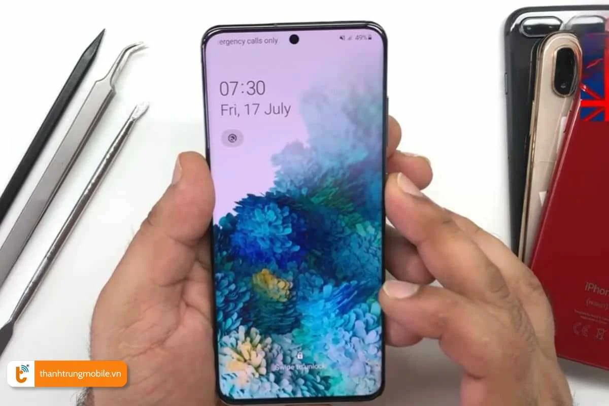 dau hieu can thay mat kinh samsung s20