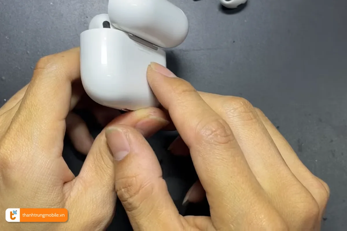 Kiểm tra và sửa chữa lỗi kết nối của AirPods 3 tại Thành Trung Mobile