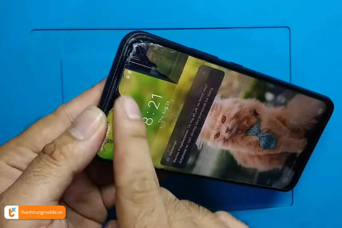 Màn hình Realme C25 bị hỏng hiển thị bên trong