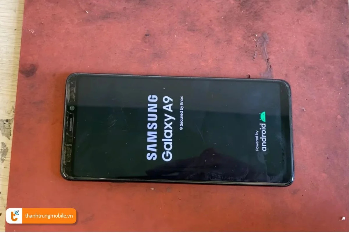 man hinh samsung a9 2018 bi vo