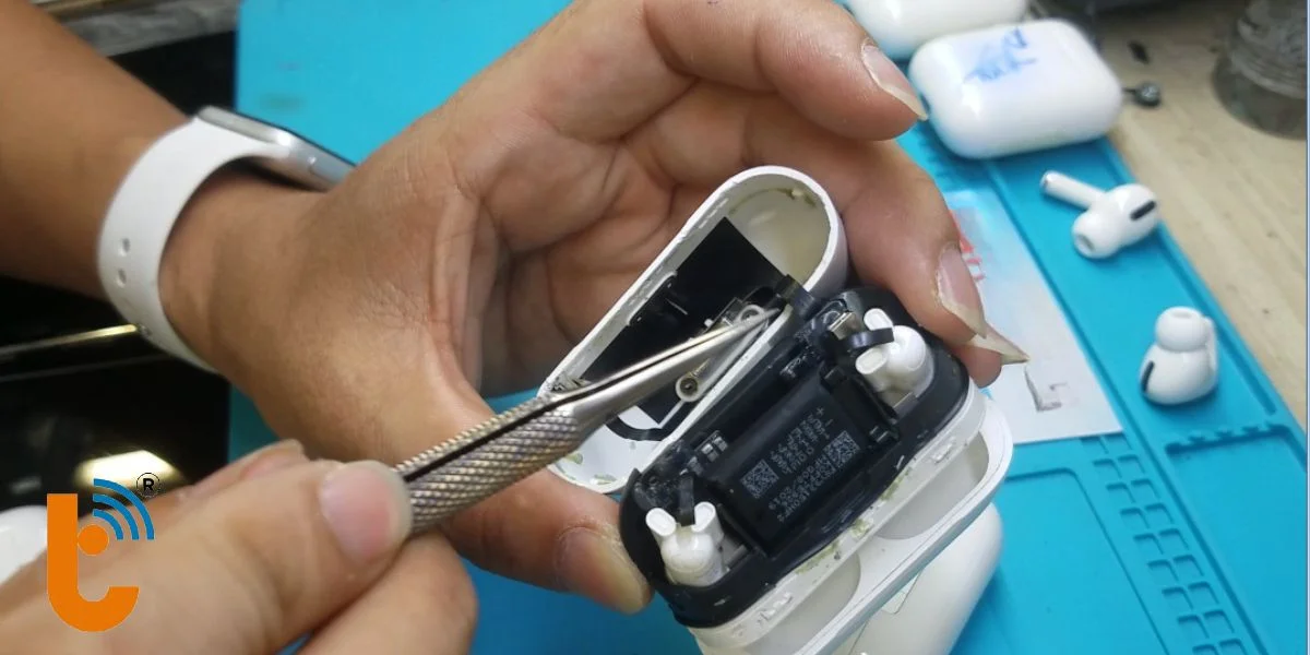 Quá trình tháo lắp vỏ cần được thực hiện cẩn thận