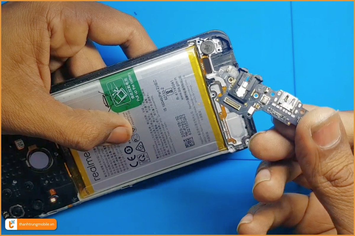 Quy trình thay cổng sạc điện thoại Realme C15