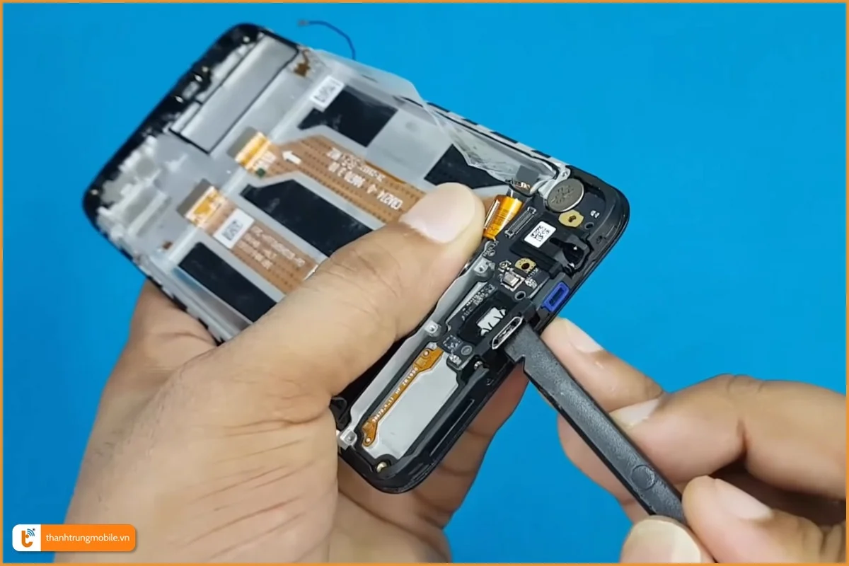 Quy trình thay cổng sạc điện thoại Realme C3