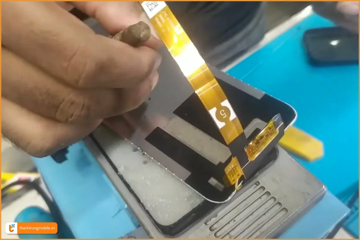 Quy trình thay kính điện thoại Realme C11