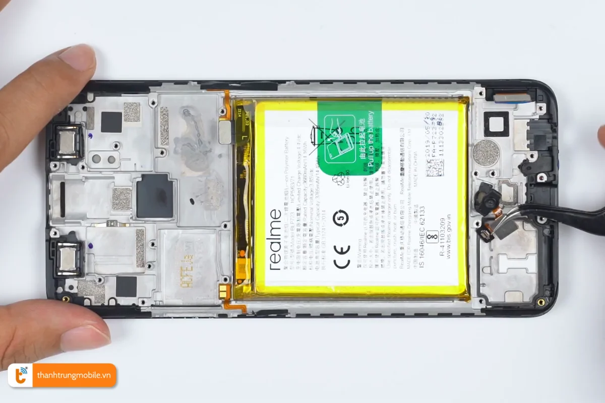 Quy trình thay màn hình điện thoại Realme X tại Thành Trung Mobile