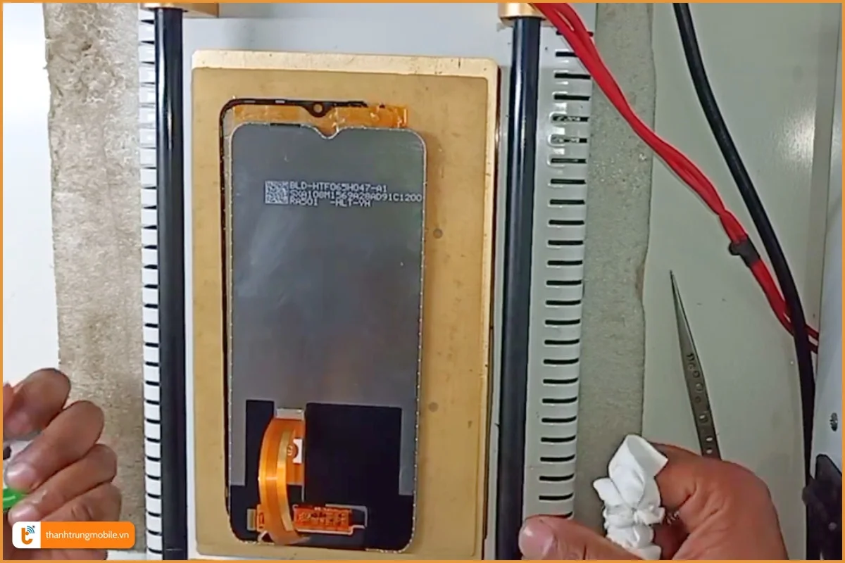 Quy trình thay mặt kính điện thoại Realme C12