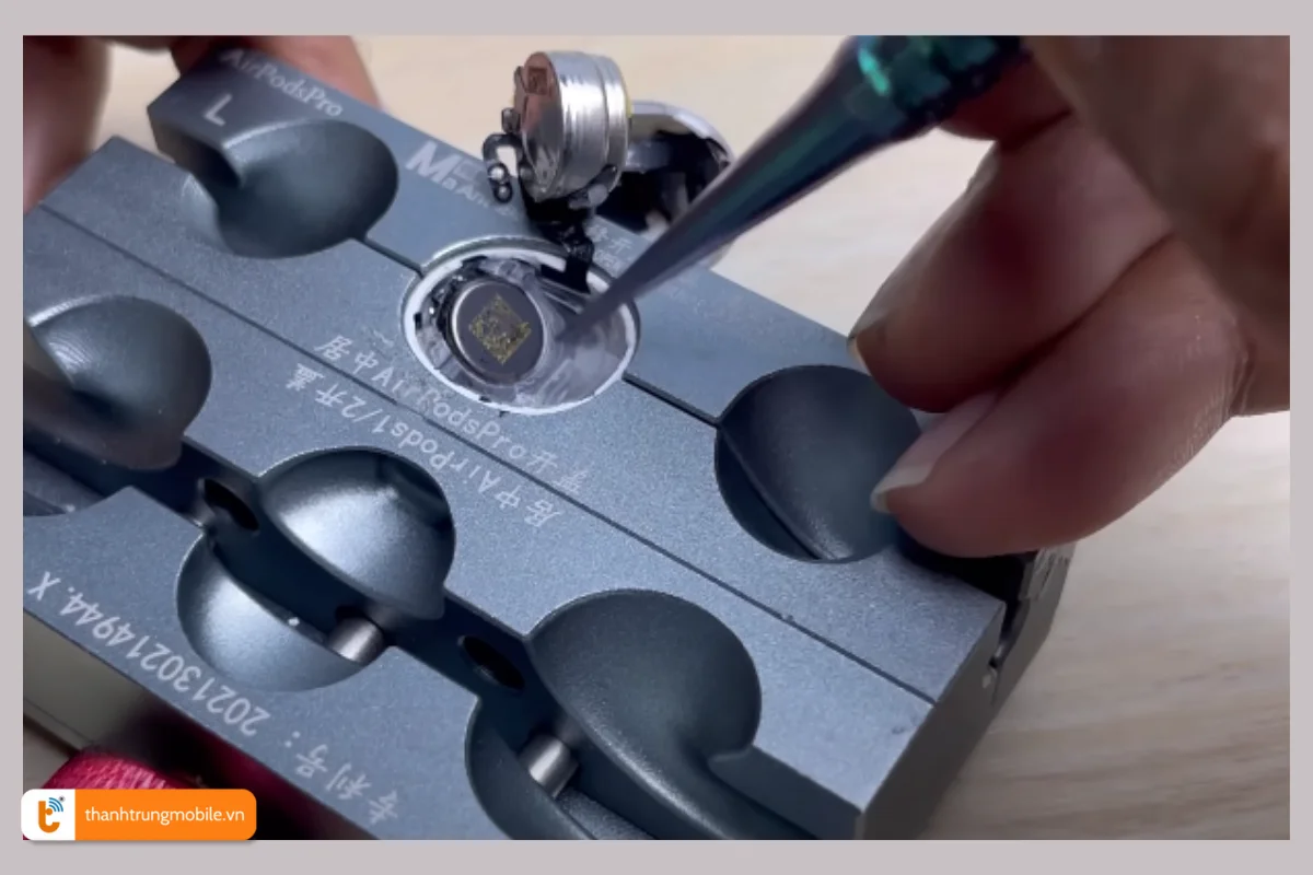 Quy trình thay mới loa AirPod Pro 2 tại Thành Trung Mobile