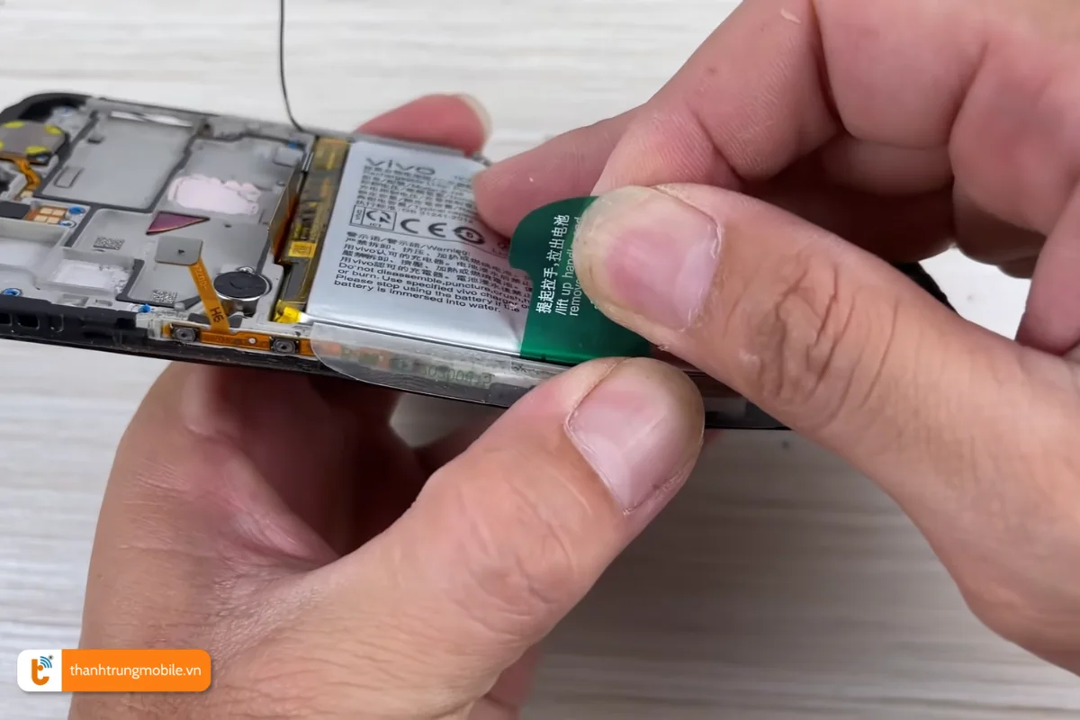 Quy trình thay pin điện thoại Vivo V20 tại Thành Trung Mobile