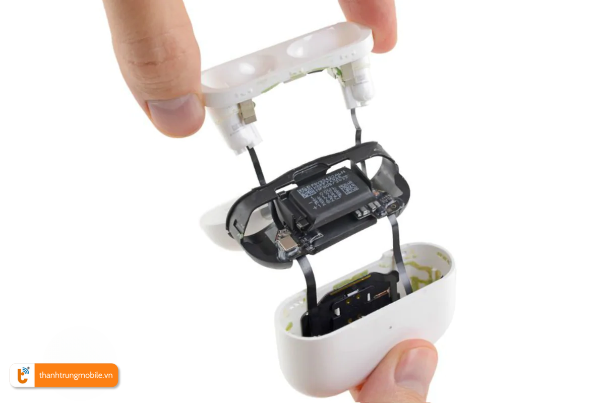 Quy trình thay pin dock sạc AirPods Pro 2 tại Thành Trung Mobile