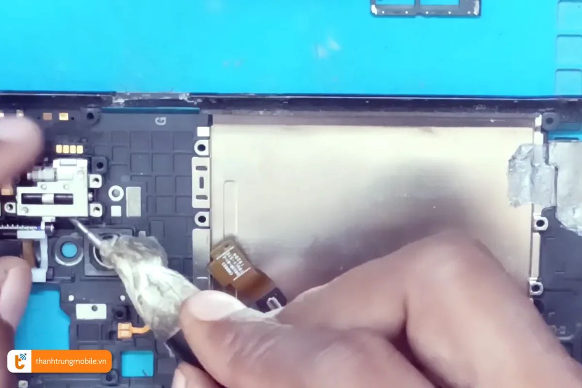 Quy trình thay thế loa Realme X tại Thành Trung Mobile