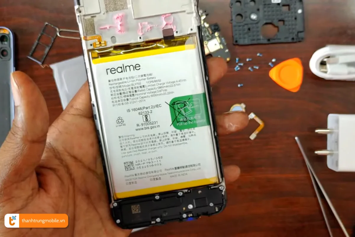 Quy trình thay thế pin Realme C25Y tại Thành Trung Mobile