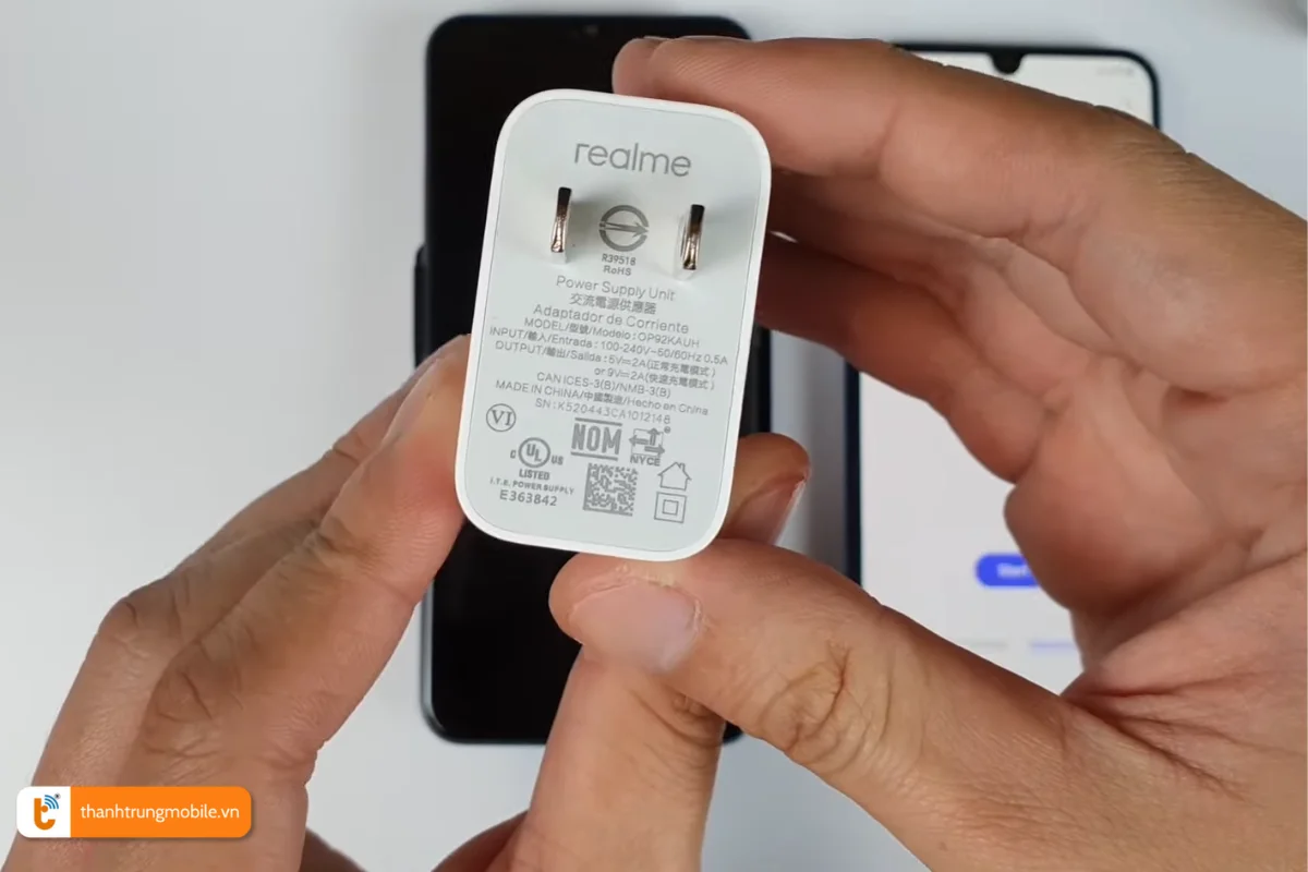 Sử dụng cáp sạc chính hãng để bảo vệ pin Realme C25Y