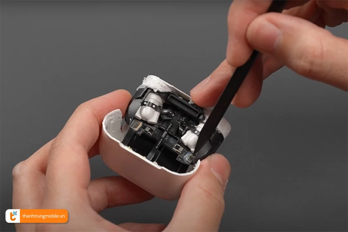 Thay cổng sạc AirPods 3