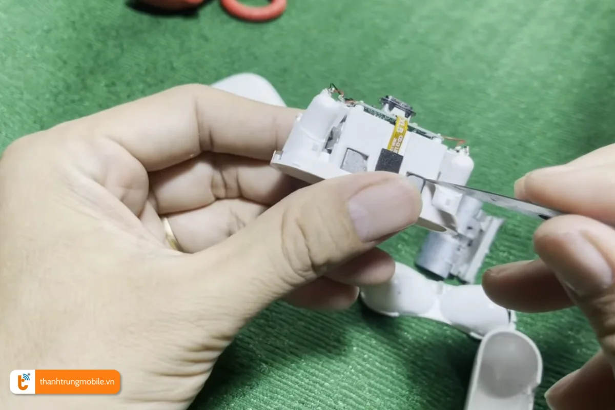 Thay pin dock sạc AirPods Pro