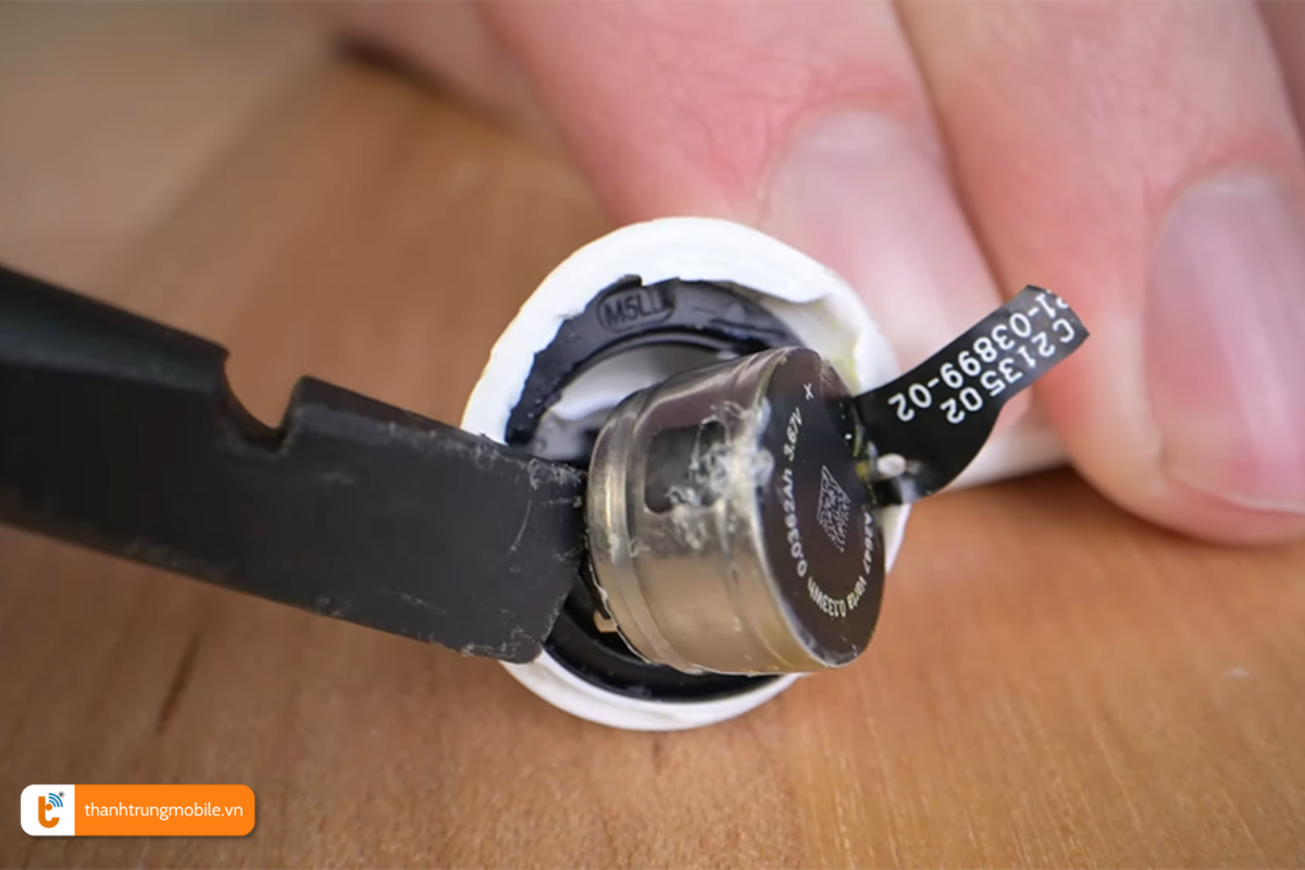 Thay pin tai nghe AirPod 3