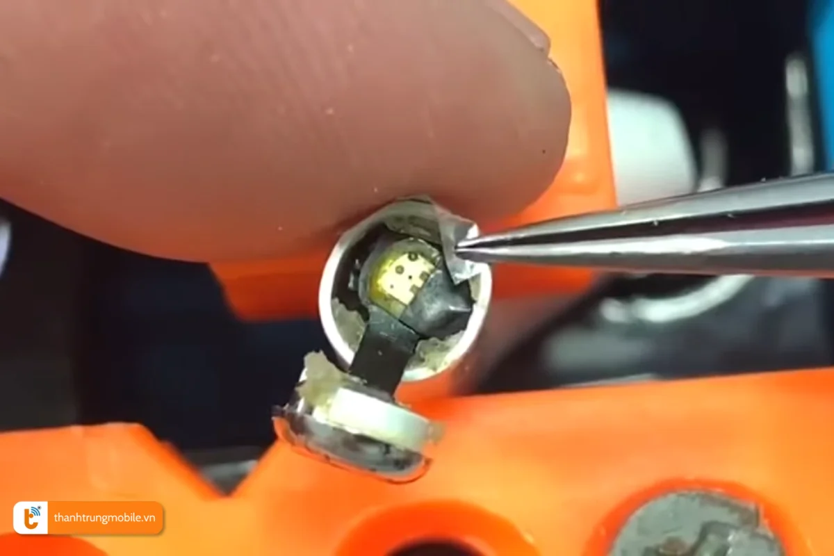 Thay pin tai nghe AirPod Pro 2 chính hãng