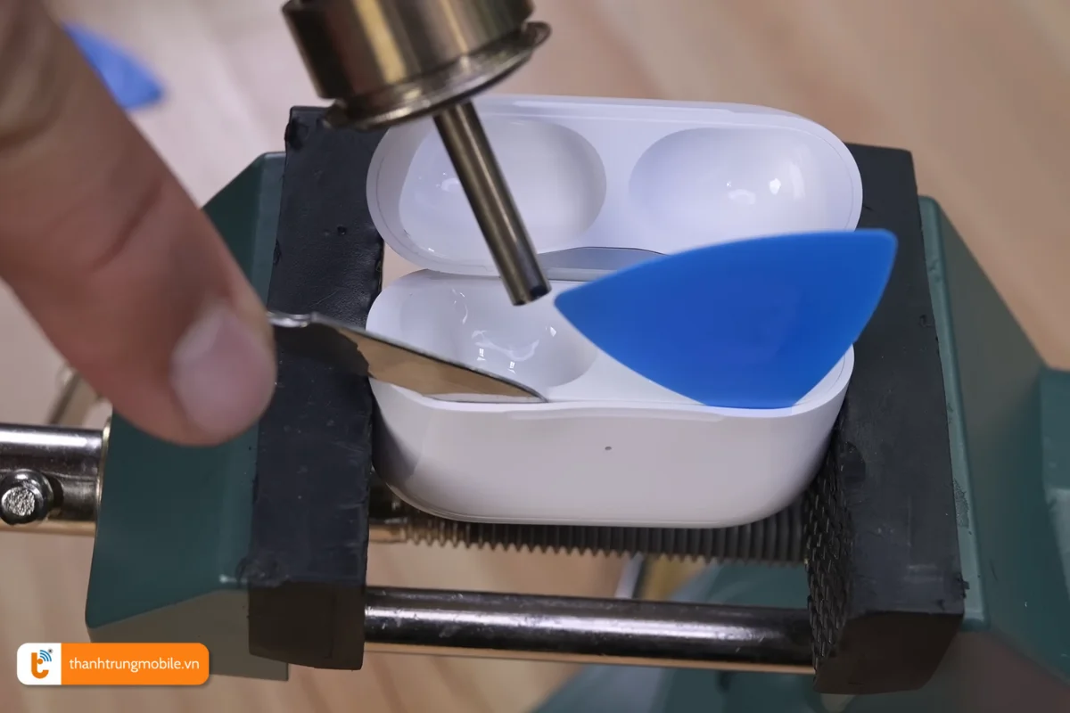 Thay vỏ hộp sạc AirPods Pro 2 mới