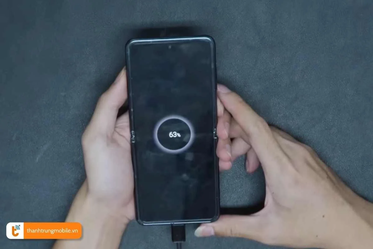 uu diem cua viec thay the pin samsung galaxy z chinh hang