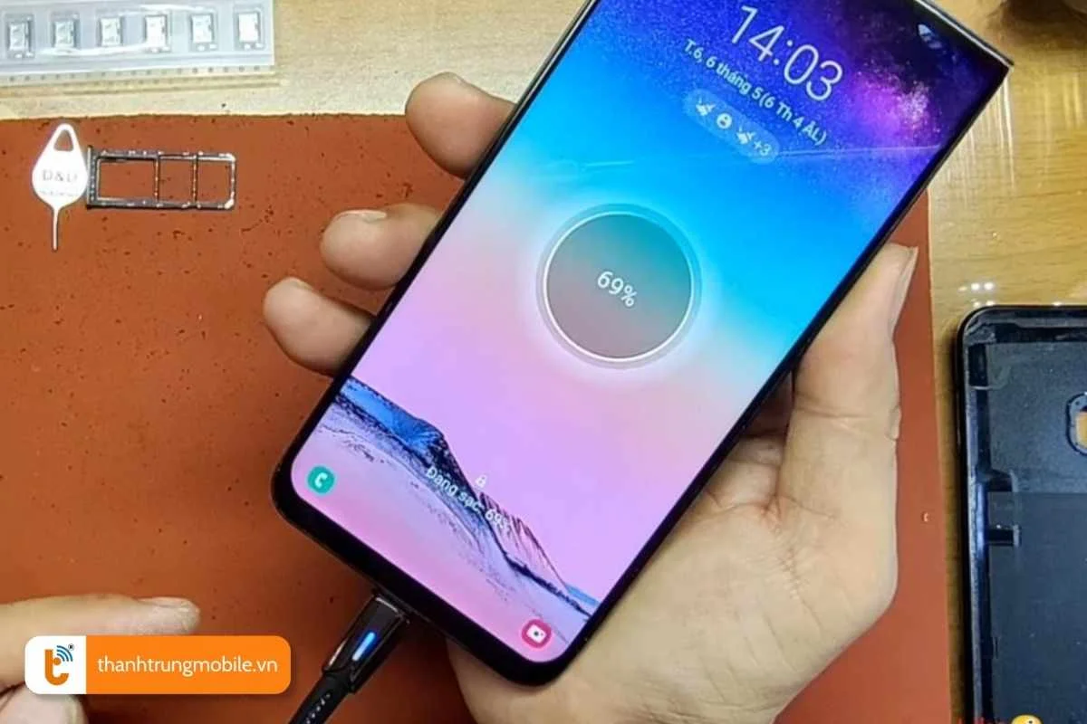 uu diem khi thay jack sac samsung galaxy m chinh hang