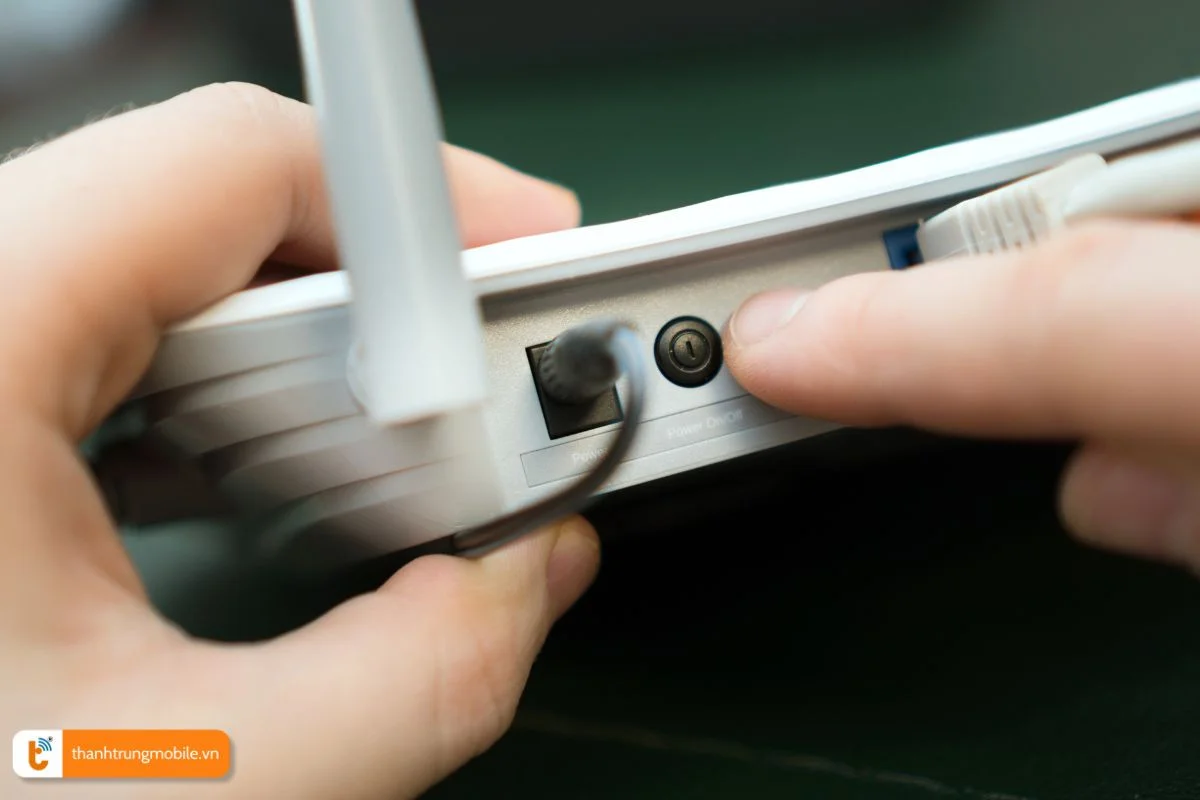 Khởi động lại Router