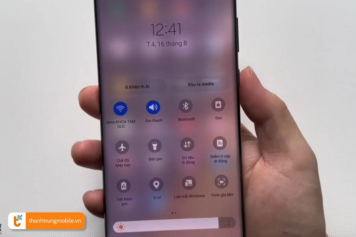 cai dat do sang man hinh amoled cao