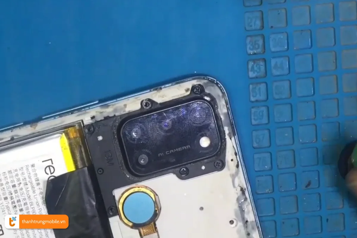 Camera Realme C17 bị trầy xước nặng cần thay mới