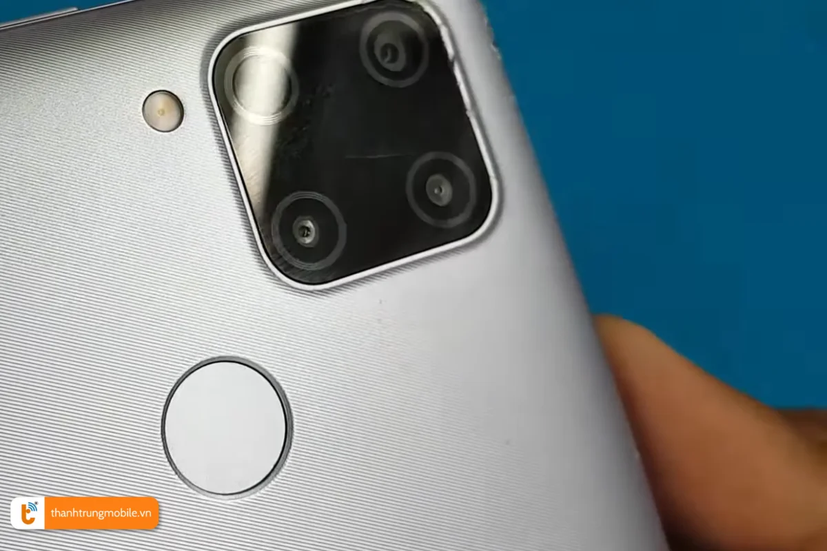 Camera sau Realme C15 bị xước ảnh hưởng đến chức năng chụp ảnh