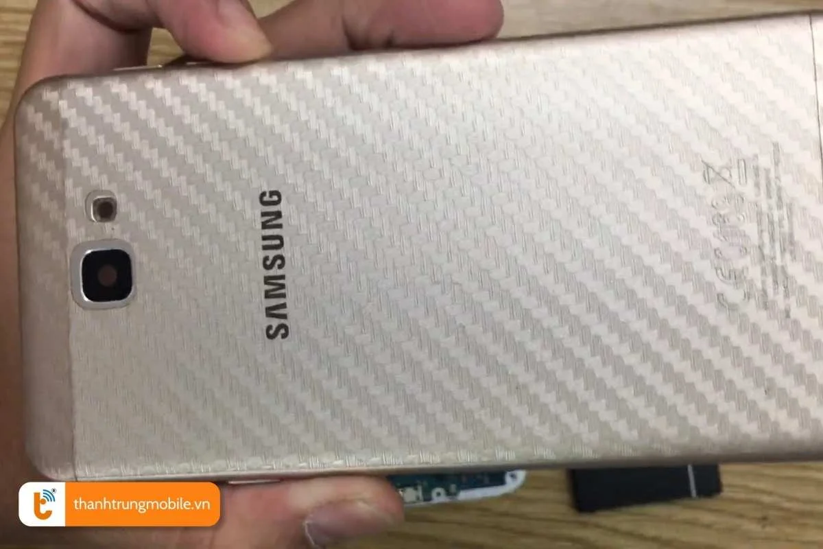 dau hieu can doi vo dien thoai samsung galaxy j