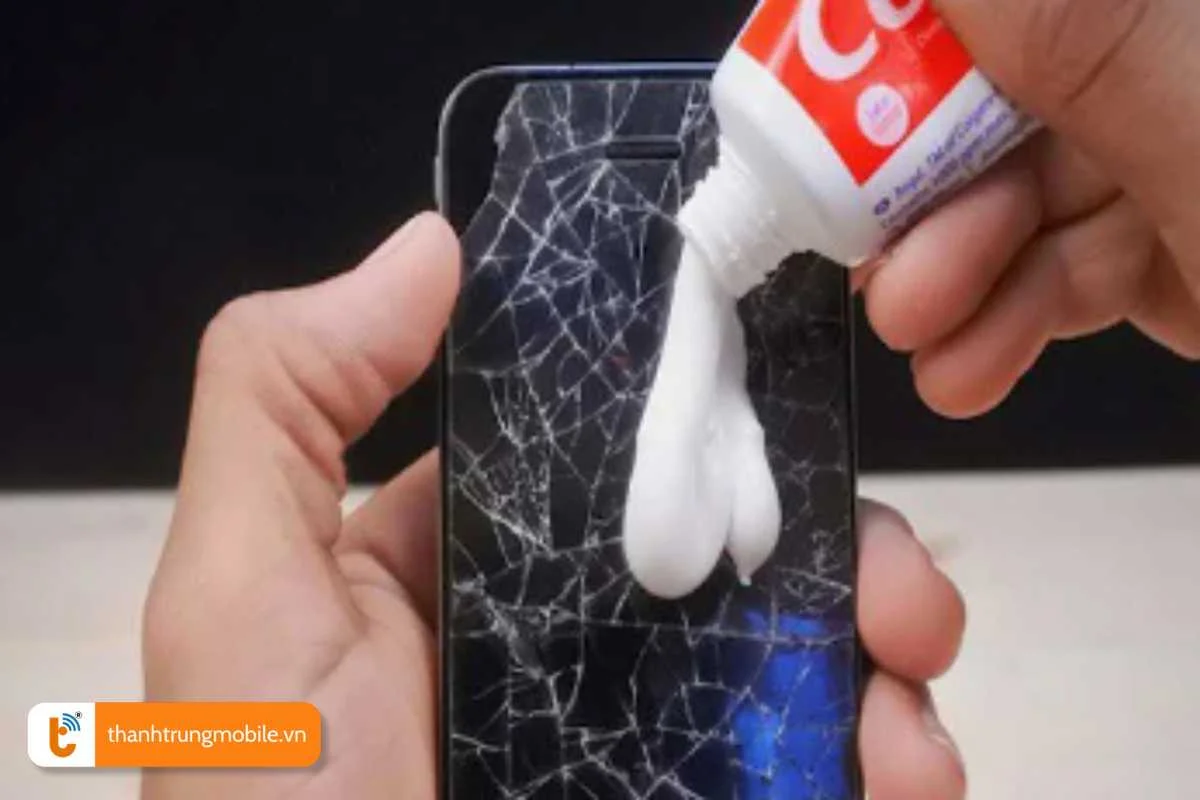 dung kem danh rang de khac phuc vo man hinh samsung