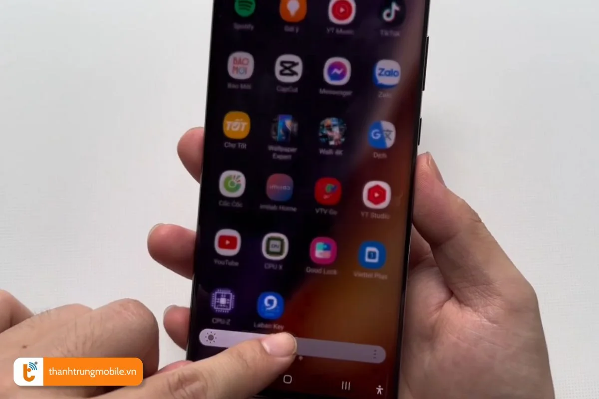 giam do sang man hinh amoled